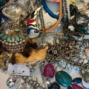 Lot of broken Craft project assorted pieces of Nwt jewelry fun crafting & resell